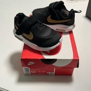 Nike Air Max Oketo (black & gold) - Size 5C - new